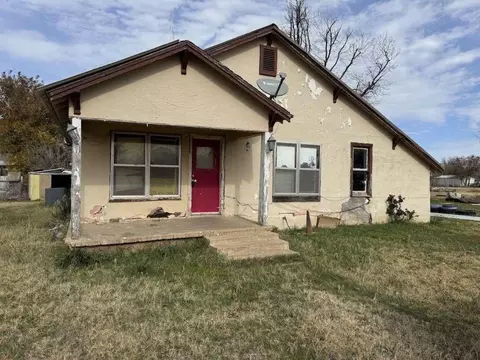 503 E Reiman St, Seymour, TX 76380
