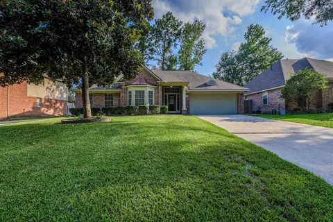 2911 Maple Bend Dr, Kingwood, TX 77345