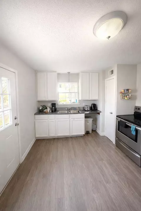 817 Church St, Crosby, TX 77532