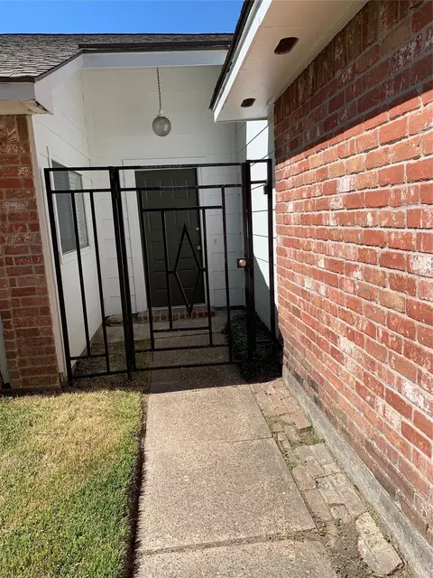2627 N Spring Dr, Spring, TX 77373 photo 2