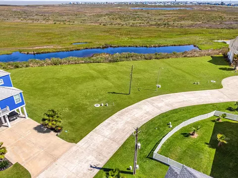 25018 Coronado Ct, Galveston, TX 77554