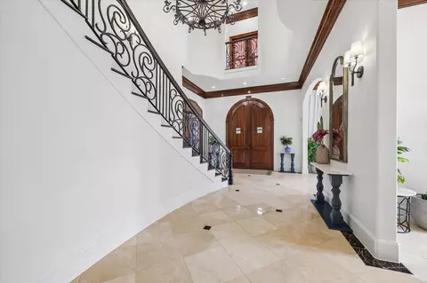 Entry Way - 8448 Westview Dr, Houston, TX 77055 photo 2 of 6