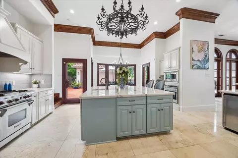 Kitchen - 8448 Westview Dr, Houston, TX 77055 photo 4 of 5