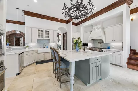 Kitchen - 8448 Westview Dr, Houston, TX 77055 photo 2 of 5