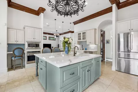 Kitchen - 8448 Westview Dr, Houston, TX 77055 photo 3 of 5