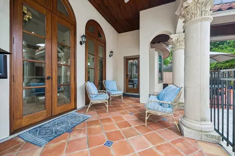 Exterior - 8448 Westview Dr, Houston, TX 77055 photo 4 of 5