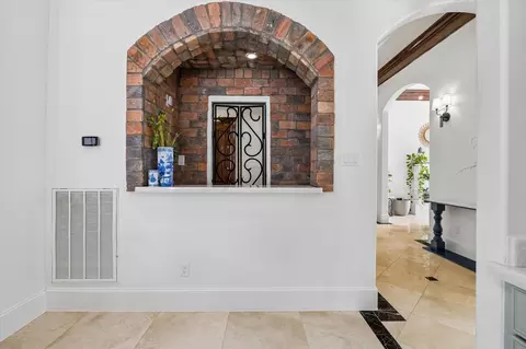 Entry Way - 8448 Westview Dr, Houston, TX 77055 photo 5 of 6