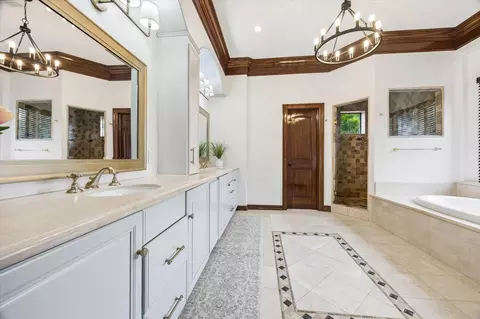 Bath - 8448 Westview Dr, Houston, TX 77055 photo 2 of 5