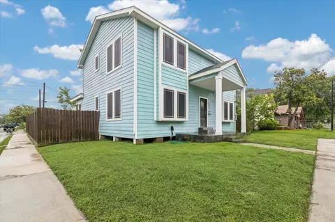 601 W Cleveland St, Baytown, TX 77520