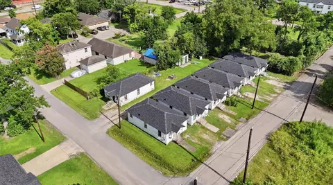 2222 Erastus St, Houston, TX 77020