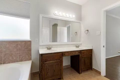 Bath - 3111 Clover Trace Dr, Spring, TX 77386 photo 3 of 4