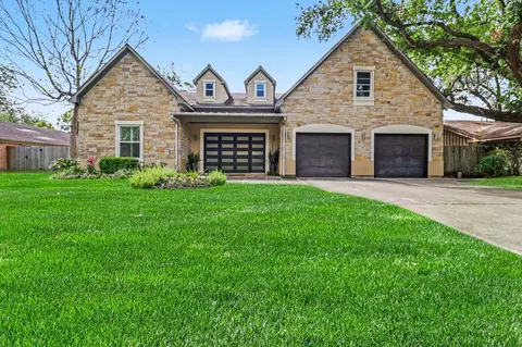 9507 Meadowglen Ln, Houston, TX 77063