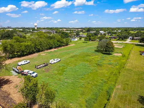 1930 Lomax School Rd, La Porte, TX 77571