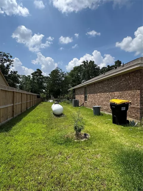 Exterior - 6169 White Oak Leaf Loop, Conroe, TX 77303 photo 4 of 6