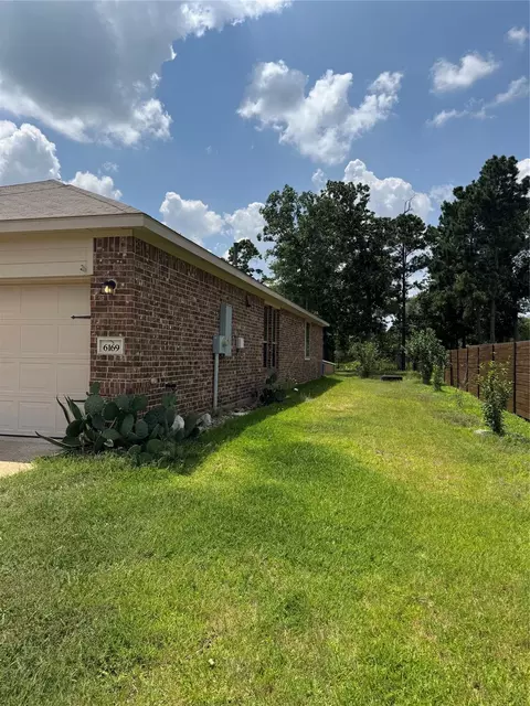 Exterior - 6169 White Oak Leaf Loop, Conroe, TX 77303 photo 3 of 6
