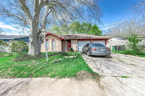 5011 Brisbane Dr, Houston, TX 77048