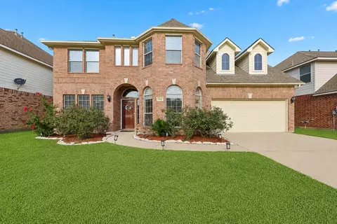 2614 Sunset Lake Dr, Sugar Land, TX 77478
