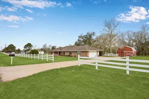 2919 Centerhill Cir, Bellville, TX 77418