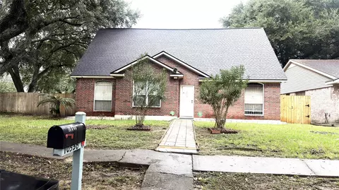 10538 Huntington View Dr, Houston, TX 77099