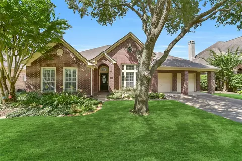 3105 Red Maple Dr, Friendswood, TX 77546