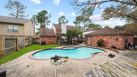 7518 Honey Creek Ln, Houston, TX 77095
