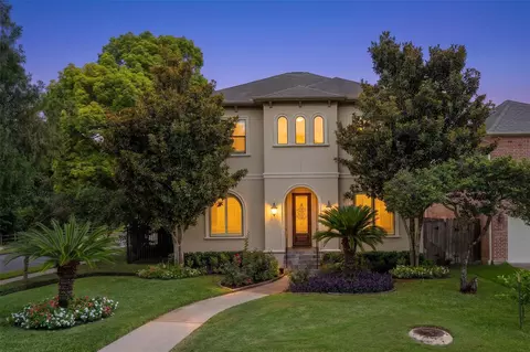 4440 Betty St, Bellaire, TX 77401