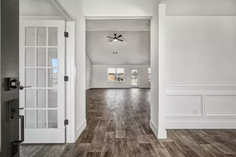 720 Greystone Ln, Angleton, TX 77515