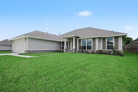 Exterior - 720 Greystone Ln, Angleton, TX 77515 photo 3 of 5