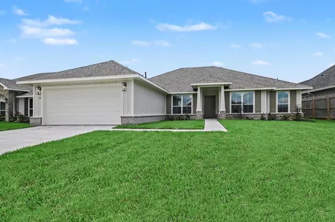 Exterior - 720 Greystone Ln, Angleton, TX 77515 photo 2 of 5