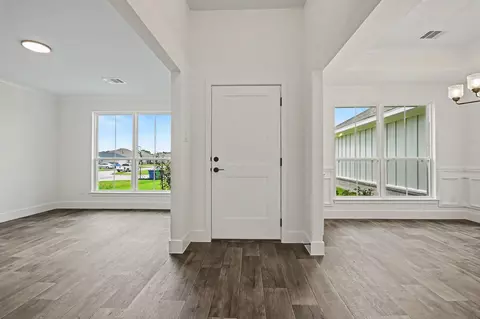 Entry Way - 720 Greystone Ln, Angleton, TX 77515 photo 2 of 5