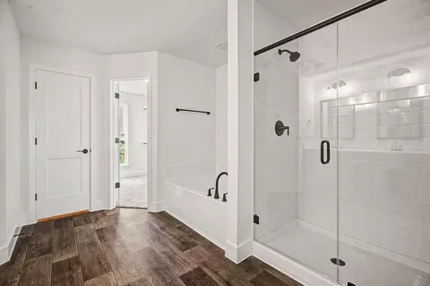 Bath - 720 Greystone Ln, Angleton, TX 77515 photo 2 of 2