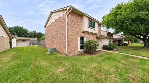 12829 Clarewood Dr, Houston, TX 77072