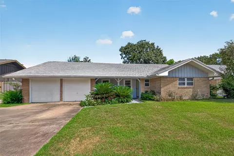 10418 Hazelhurst Dr, Houston, TX 77043