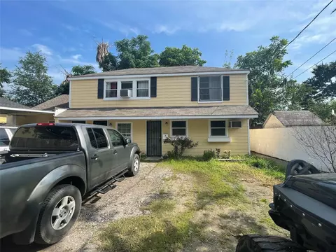319 Melbourne St, Houston, TX 77022