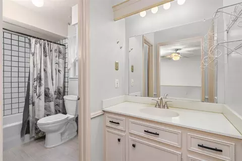 Bath - 7015 Rosebrook Cir, Spring, TX 77379 photo 1 of 2