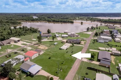 279 S Oak Lee Dr, Onalaska, TX 77360