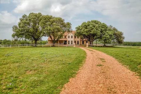 2204 Carter Rd, Bellville, TX 77418