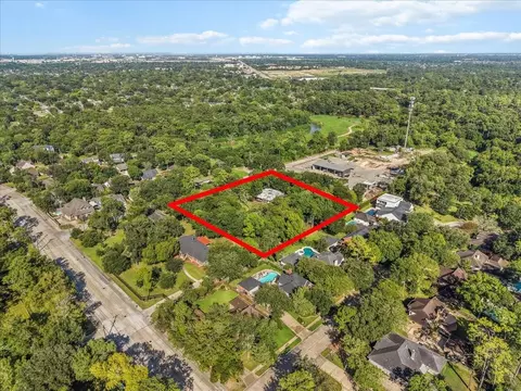 1304 Deepwood Dr, Fiendswood, TX 77546