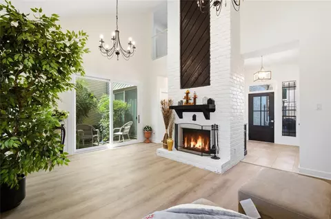 9407 Denbury Way, Houston, TX 77025