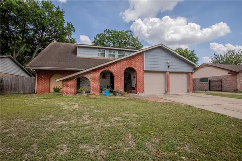 5611 Long Creek Ln, Houston, TX 77088