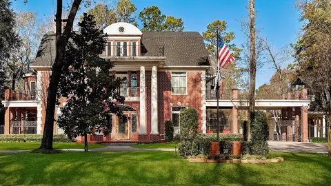 38 Grogans Point Rd, The Woodlands, TX 77380