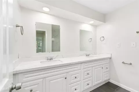 Bath - 24118 Spring Mill Ln, Spring, TX 77373 photo 4 of 5
