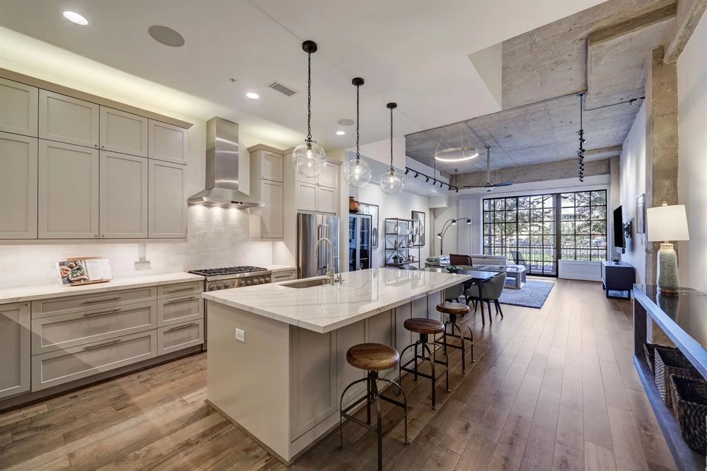 1714 Ashland St Unit 105  