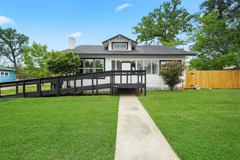 910 Cable St, Conroe, TX 77301 photo 1