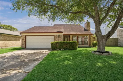 15714 Pipers View Dr, Webster, TX 77598