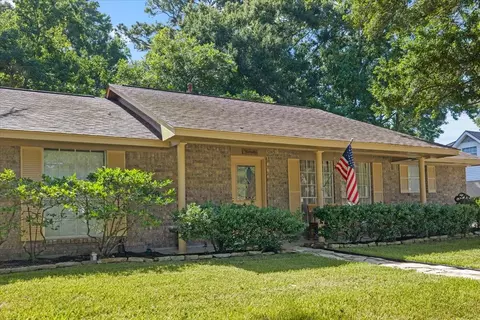 12615 Old River Dr, Baytown, TX 77523
