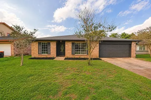 6208 Silver Leaf Dr, League City, TX 77573