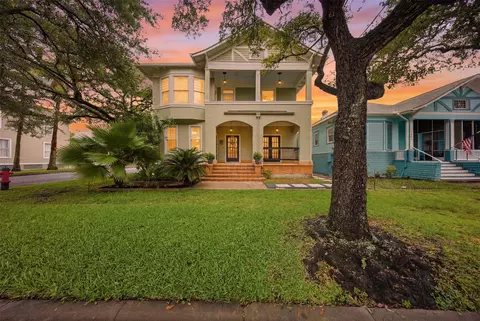 1804 33rd St, Galveston, TX 77550