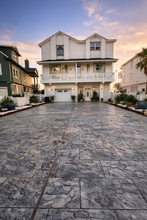 431 Hana Dr, Tiki Island, TX 77554