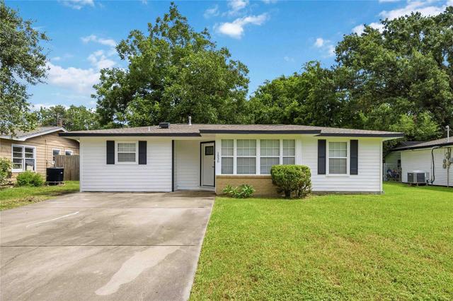 1530 15th Ave N, Texas City, TX 77590